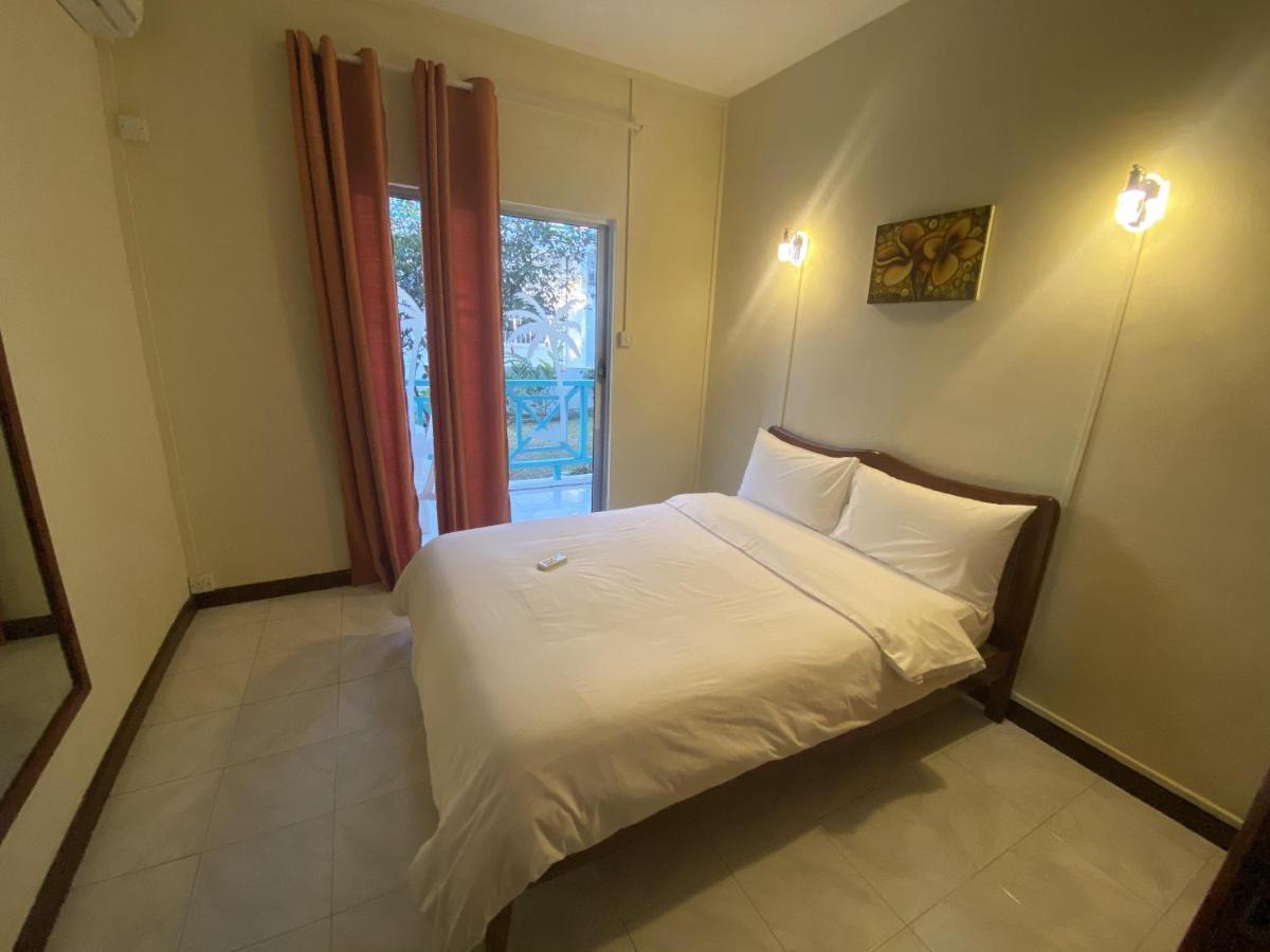 Cosi Holiday Mont-Choisy Bagian luar foto