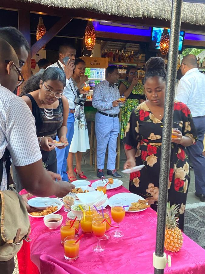 Cosi Holiday Mont-Choisy Bagian luar foto